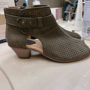 Earth peep toe booties. Size 7.5 olive green